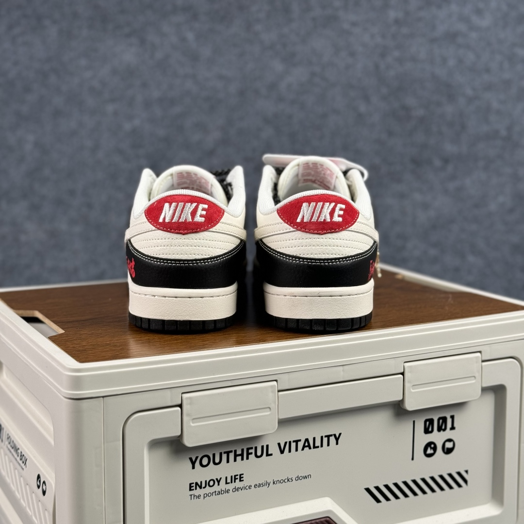 280 Nike Dunk Low Retro ‘DIY高端定制’马年大吉 耐克 低帮休闲运动板鞋 LX1988-821-Chinese UA Cheap High Quatity Brand Clothes Bags handbags Sneakers wholesale wholesaler seller from China Factory suppliers Fashion Clothing Shoes best Quality Beautiful Price 280 Nike Dunk Low Retro ‘DIY高端定制’马年大吉 耐克 低帮休闲运动板鞋 LX1988-821