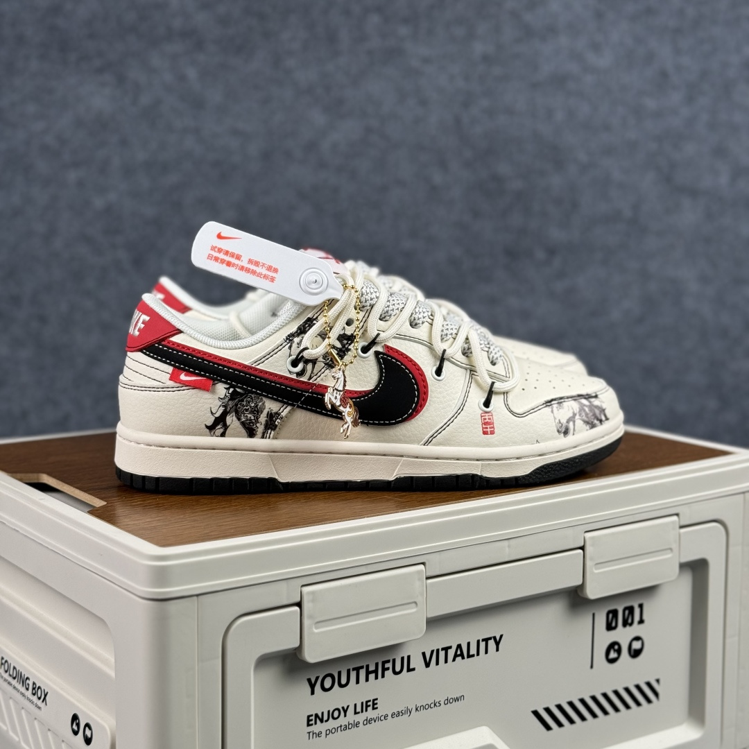 280 Nike Dunk Low Retro ‘DIY高端定制’丙午 马年限定 耐克 低帮休闲运动板鞋 CX5050-Y59-Chinese UA Cheap High Quatity Brand Clothes Bags handbags Sneakers wholesale wholesaler seller from China Factory suppliers Fashion Clothing Shoes best Quality Beautiful Price 280 Nike Dunk Low Retro ‘DIY高端定制’丙午 马年限定 耐克 低帮休闲运动板鞋 CX5050-Y59