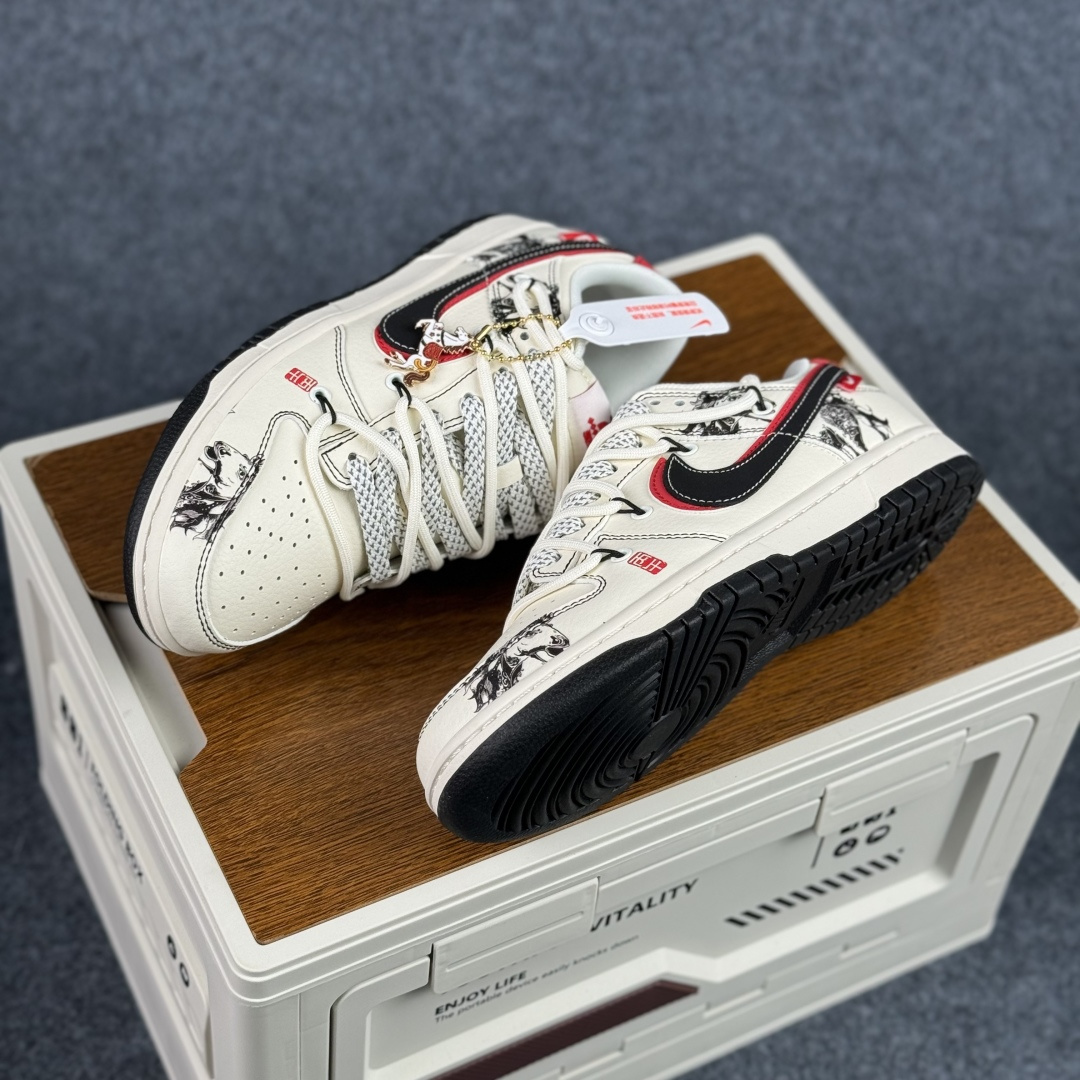 280 Nike Dunk Low Retro ‘DIY高端定制’丙午 马年限定 耐克 低帮休闲运动板鞋 CX5050-Y59-Chinese UA Cheap High Quatity Brand Clothes Bags handbags Sneakers wholesale wholesaler seller from China Factory suppliers Fashion Clothing Shoes best Quality Beautiful Price 280 Nike Dunk Low Retro ‘DIY高端定制’丙午 马年限定 耐克 低帮休闲运动板鞋 CX5050-Y59
