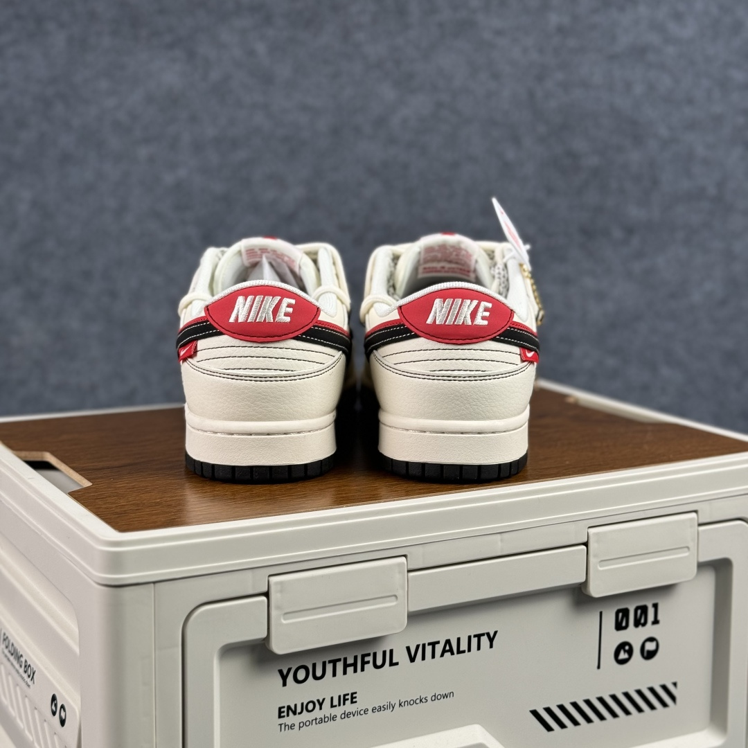 280 Nike Dunk Low Retro ‘DIY高端定制’丙午 马年限定 耐克 低帮休闲运动板鞋 CX5050-Y59-Chinese UA Cheap High Quatity Brand Clothes Bags handbags Sneakers wholesale wholesaler seller from China Factory suppliers Fashion Clothing Shoes best Quality Beautiful Price 280 Nike Dunk Low Retro ‘DIY高端定制’丙午 马年限定 耐克 低帮休闲运动板鞋 CX5050-Y59