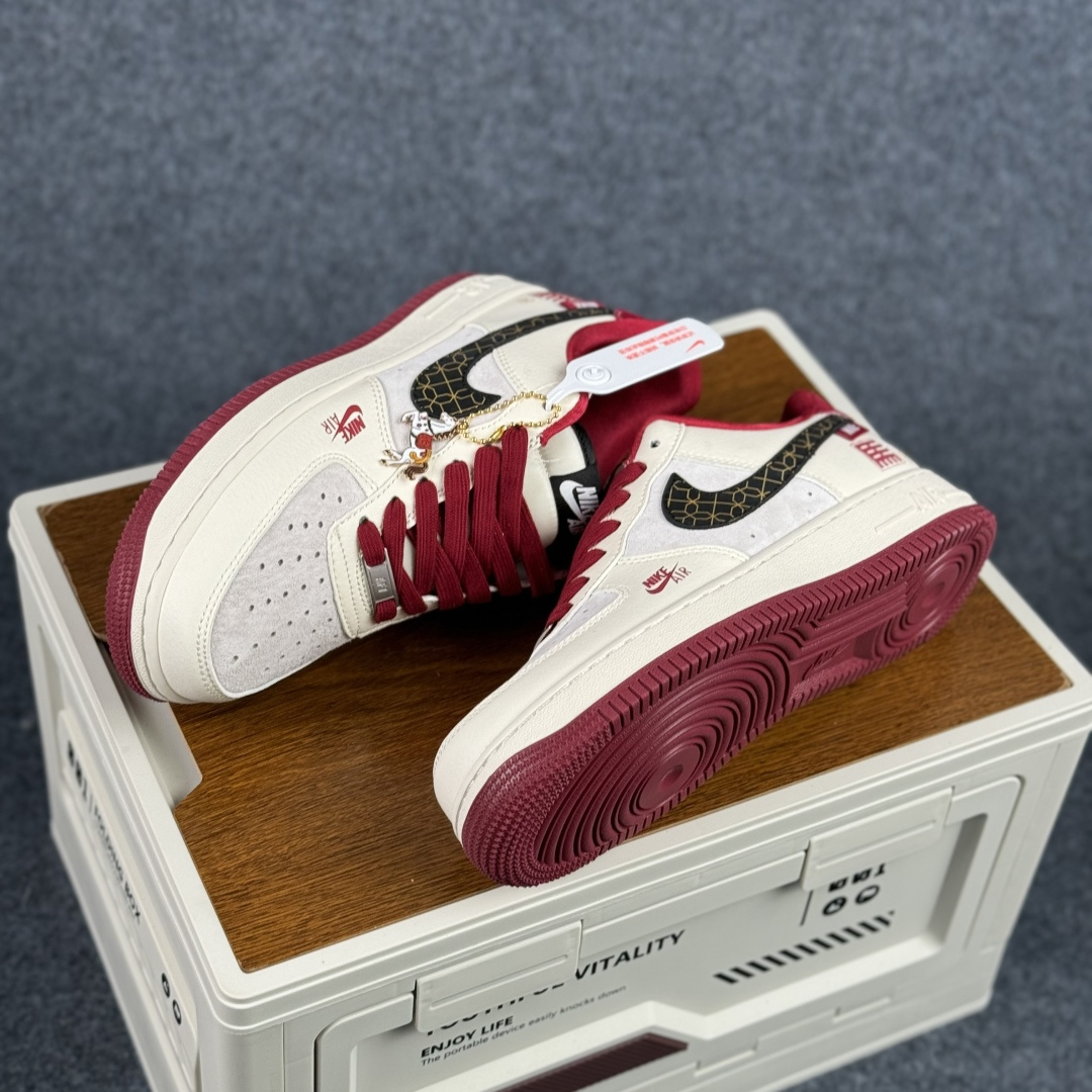 260 Nike Air Force 1'07 Low 马年 米白红 空军一号低帮休闲板鞋 JP2026-150-Chinese UA Cheap High Quatity Brand Clothes Bags handbags Sneakers wholesale wholesaler seller from China Factory suppliers Fashion Clothing Shoes best Quality Beautiful Price 260 Nike Air Force 1'07 Low 马年 米白红 空军一号低帮休闲板鞋 JP2026-150