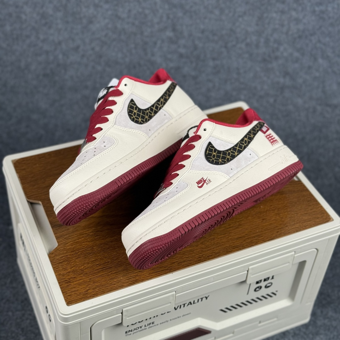 260 Nike Air Force 1'07 Low 马年 米白红 空军一号低帮休闲板鞋 JP2026-150-Chinese UA Cheap High Quatity Brand Clothes Bags handbags Sneakers wholesale wholesaler seller from China Factory suppliers Fashion Clothing Shoes best Quality Beautiful Price 260 Nike Air Force 1'07 Low 马年 米白红 空军一号低帮休闲板鞋 JP2026-150