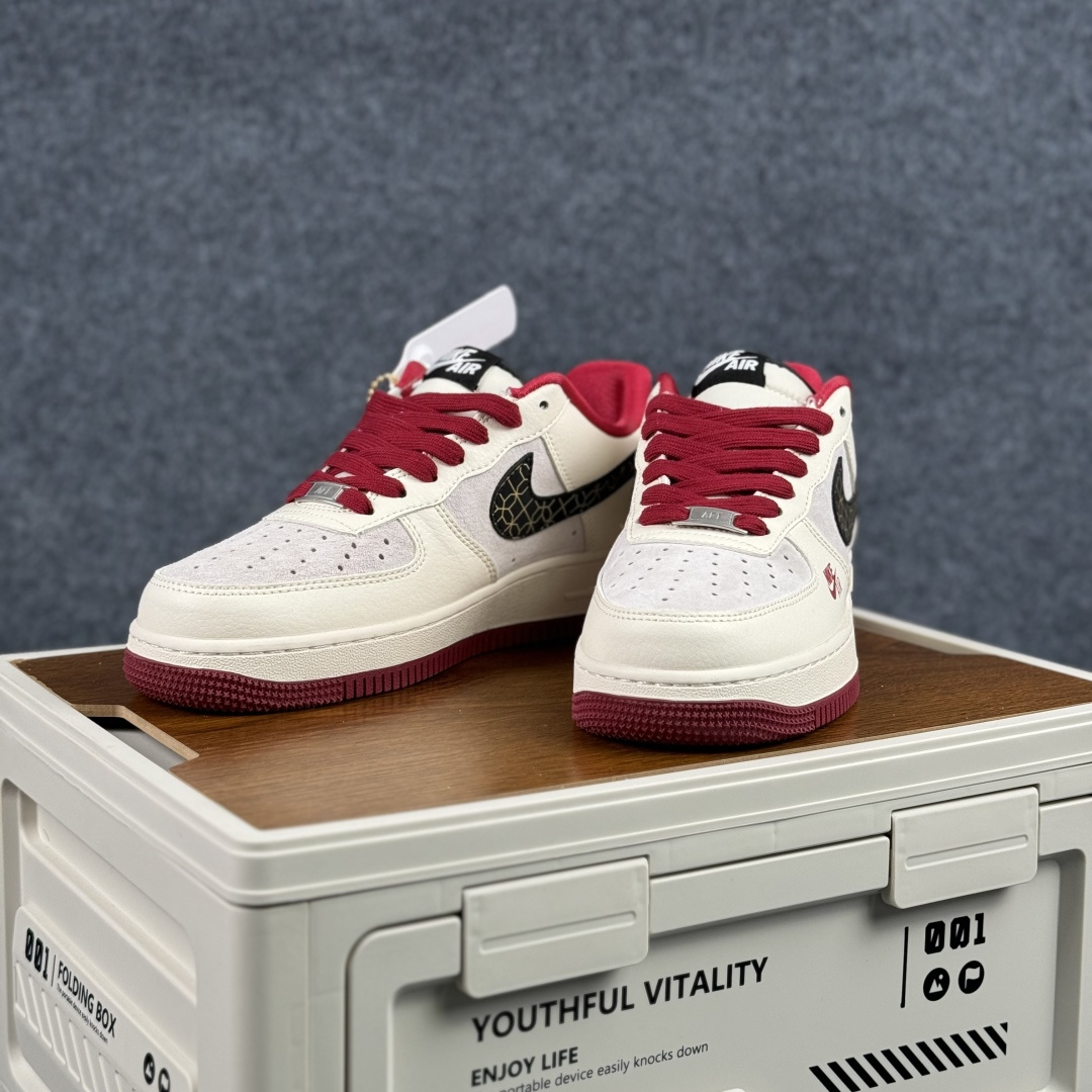 260 Nike Air Force 1'07 Low 马年 米白红 空军一号低帮休闲板鞋 JP2026-150-Chinese UA Cheap High Quatity Brand Clothes Bags handbags Sneakers wholesale wholesaler seller from China Factory suppliers Fashion Clothing Shoes best Quality Beautiful Price 260 Nike Air Force 1'07 Low 马年 米白红 空军一号低帮休闲板鞋 JP2026-150