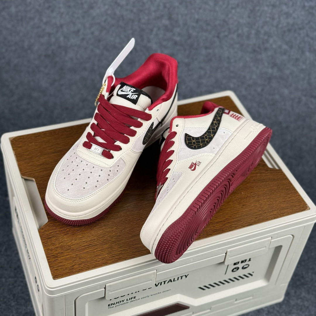 260 Nike Air Force 1'07 Low 马年 米白红 空军一号低帮休闲板鞋 JP2026-150-Chinese UA Cheap High Quatity Brand Clothes Bags handbags Sneakers wholesale wholesaler seller from China Factory suppliers Fashion Clothing Shoes best Quality Beautiful Price 260 Nike Air Force 1'07 Low 马年 米白红 空军一号低帮休闲板鞋 JP2026-150