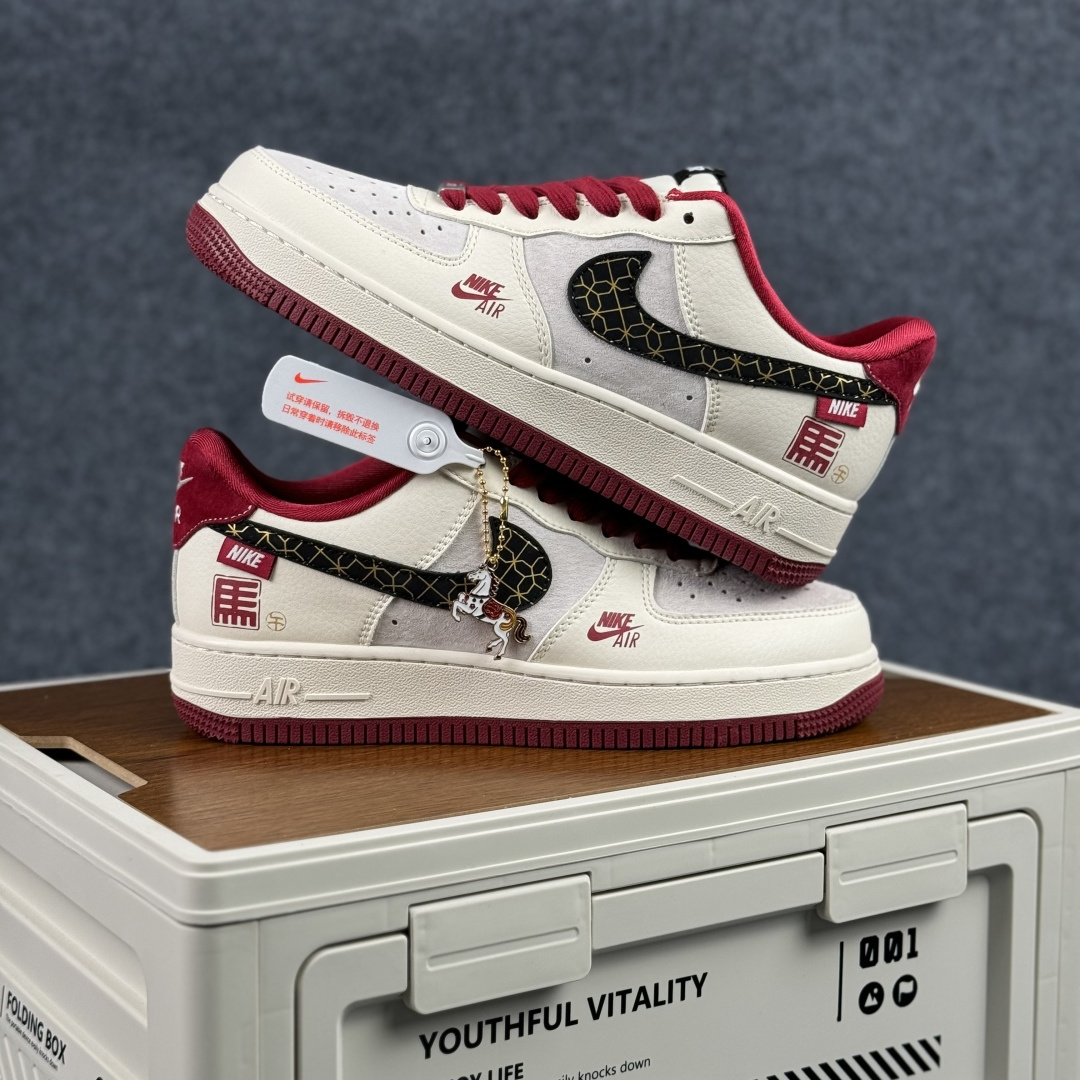 260 Nike Air Force 1'07 Low 马年 米白红 空军一号低帮休闲板鞋 JP2026-150-Chinese UA Cheap High Quatity Brand Clothes Bags handbags Sneakers wholesale wholesaler seller from China Factory suppliers Fashion Clothing Shoes best Quality Beautiful Price 260 Nike Air Force 1'07 Low 马年 米白红 空军一号低帮休闲板鞋 JP2026-150