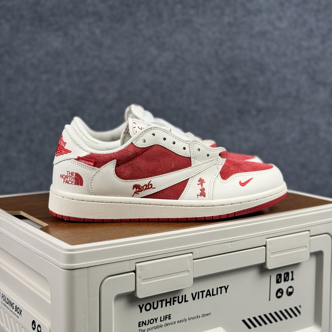 280 联名王炸!AIR JORDAN 1马年联名款太顶了红白麂皮质感拉满,Supreme+北面双标加持 DM7866-123-Chinese UA Cheap High Quatity Brand Clothes Bags handbags Sneakers wholesale wholesaler seller from China Factory suppliers Fashion Clothing Shoes best Quality Beautiful Price 280 联名王炸!AIR JORDAN 1马年联名款太顶了红白麂皮质感拉满,Supreme+北面双标加持 DM7866-123