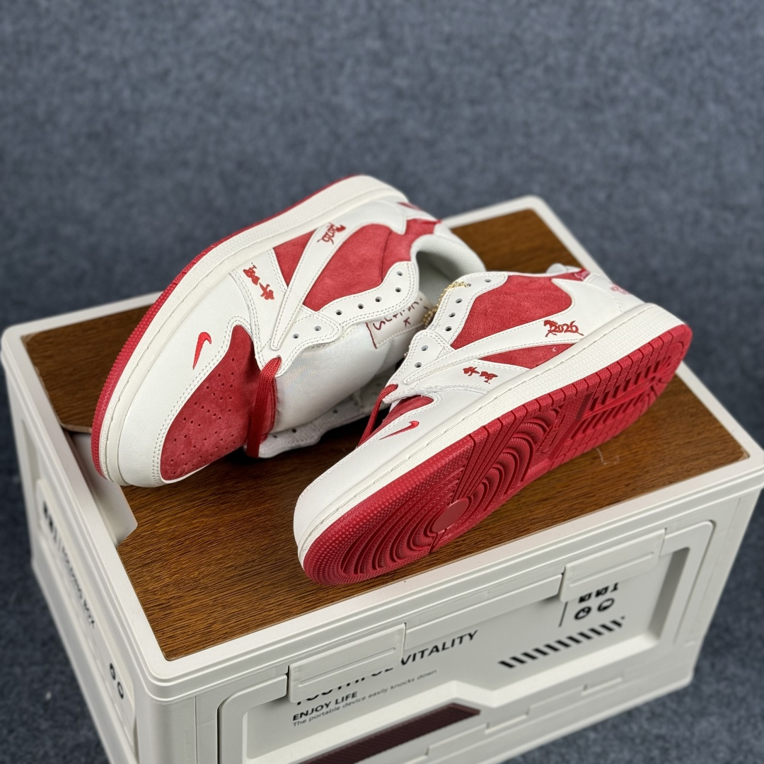 280 联名王炸!AIR JORDAN 1马年联名款太顶了红白麂皮质感拉满,Supreme+北面双标加持 DM7866-123-Chinese UA Cheap High Quatity Brand Clothes Bags handbags Sneakers wholesale wholesaler seller from China Factory suppliers Fashion Clothing Shoes best Quality Beautiful Price 280 联名王炸!AIR JORDAN 1马年联名款太顶了红白麂皮质感拉满,Supreme+北面双标加持 DM7866-123