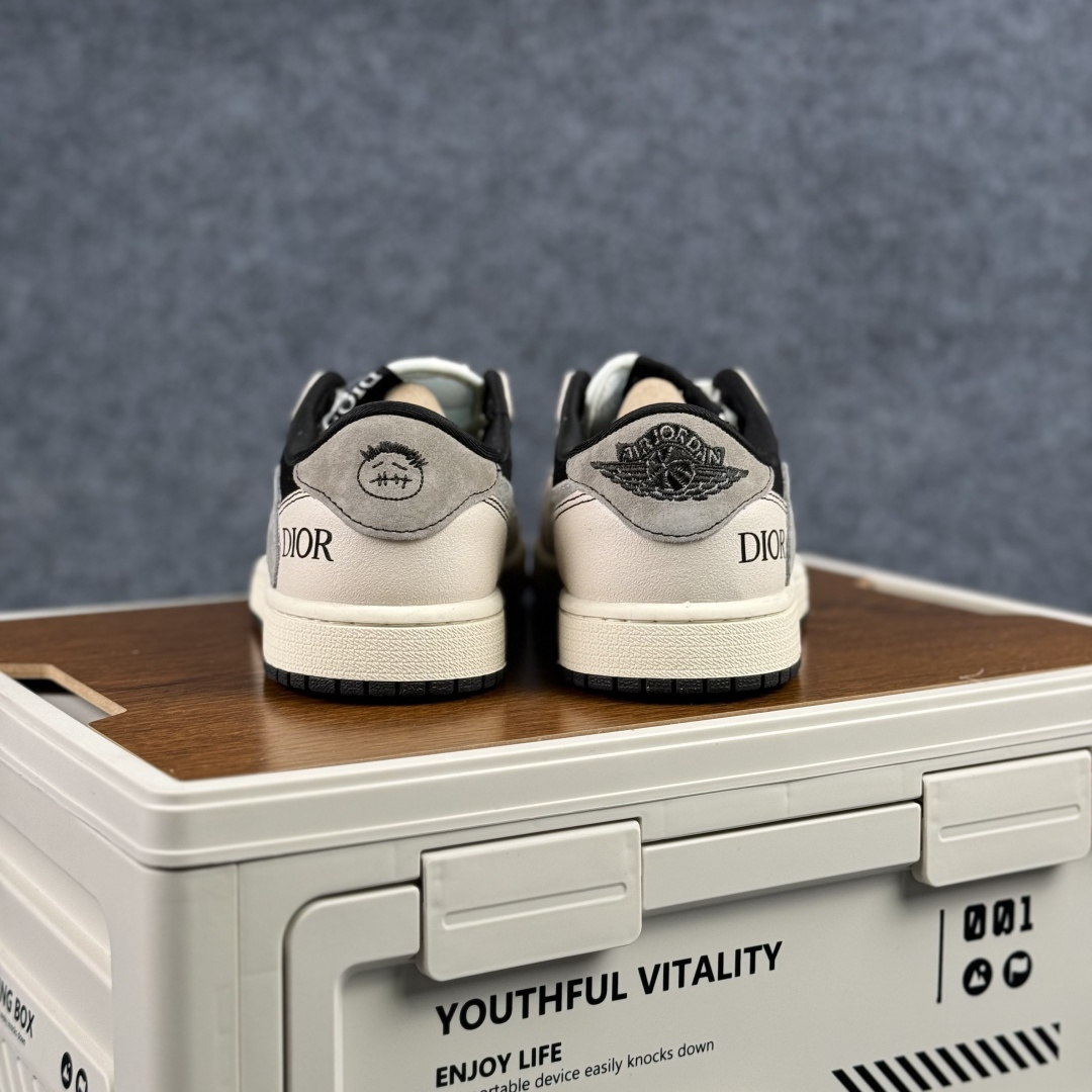 280 Nike Air Jordan 1 x Travis Scott AJ1倒勾 乔一倒钩 ‘DIY’定制 耐克 低帮文化篮球鞋 XS2025-083-Chinese UA Cheap High Quatity Brand Clothes Bags handbags Sneakers wholesale wholesaler seller from China Factory suppliers Fashion Clothing Shoes best Quality Beautiful Price 280 Nike Air Jordan 1 x Travis Scott AJ1倒勾 乔一倒钩 ‘DIY’定制 耐克 低帮文化篮球鞋 XS2025-083