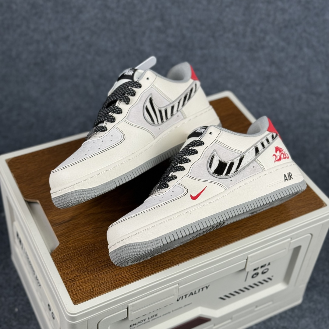 260 Nike Air Force 1 Low 07 马年限定 当街头传奇遇上高奢经典 XT6998-102-Chinese UA Cheap High Quatity Brand Clothes Bags handbags Sneakers wholesale wholesaler seller from China Factory suppliers Fashion Clothing Shoes best Quality Beautiful Price 260 Nike Air Force 1 Low 07 马年限定 当街头传奇遇上高奢经典 XT6998-102