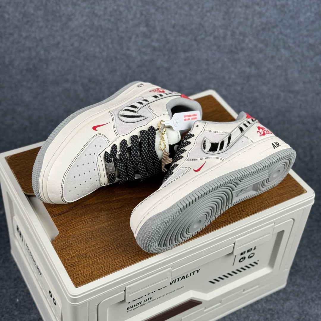 260 Nike Air Force 1 Low 07 马年限定 当街头传奇遇上高奢经典 XT6998-102-Chinese UA Cheap High Quatity Brand Clothes Bags handbags Sneakers wholesale wholesaler seller from China Factory suppliers Fashion Clothing Shoes best Quality Beautiful Price 260 Nike Air Force 1 Low 07 马年限定 当街头传奇遇上高奢经典 XT6998-102