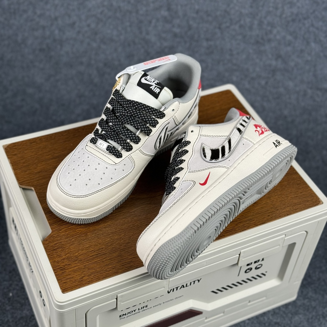 260 Nike Air Force 1 Low 07 马年限定 当街头传奇遇上高奢经典 XT6998-102-Chinese UA Cheap High Quatity Brand Clothes Bags handbags Sneakers wholesale wholesaler seller from China Factory suppliers Fashion Clothing Shoes best Quality Beautiful Price 260 Nike Air Force 1 Low 07 马年限定 当街头传奇遇上高奢经典 XT6998-102