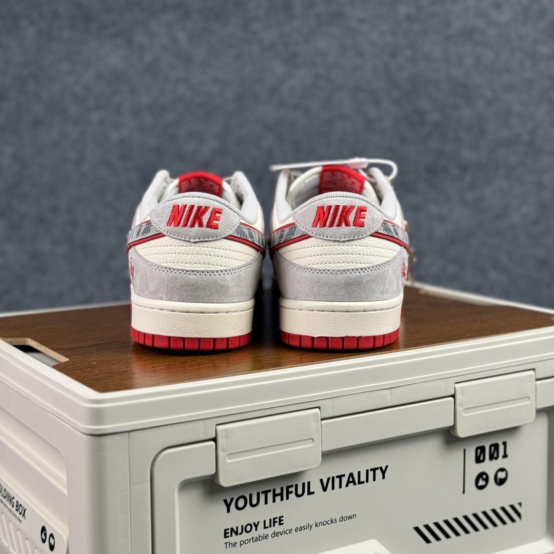 280 马年祥瑞 Dunk|把好运穿在脚下 LX1988-820 Nike Dunk Low 马年限定 灰白撞红自带清雅年味-Chinese UA Cheap High Quatity Brand Clothes Bags handbags Sneakers wholesale wholesaler seller from China Factory suppliers Fashion Clothing Shoes best Quality Beautiful Price 280 马年祥瑞 Dunk|把好运穿在脚下 LX1988-820 Nike Dunk Low 马年限定 灰白撞红自带清雅年味