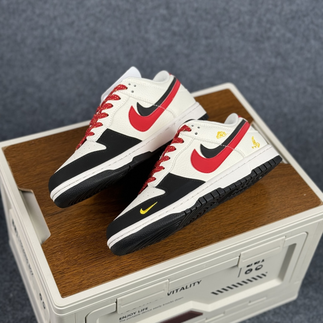 280 XD6188-055 Nike Dunk Low 马年限定 红金撞色自带年味小勾暗藏马年图腾-Chinese UA Cheap High Quatity Brand Clothes Bags handbags Sneakers wholesale wholesaler seller from China Factory suppliers Fashion Clothing Shoes best Quality Beautiful Price 280 XD6188-055 Nike Dunk Low 马年限定 红金撞色自带年味小勾暗藏马年图腾