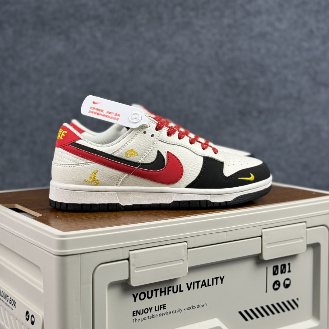 280 XD6188-055 Nike Dunk Low 马年限定 红金撞色自带年味小勾暗藏马年图腾-Chinese UA Cheap High Quatity Brand Clothes Bags handbags Sneakers wholesale wholesaler seller from China Factory suppliers Fashion Clothing Shoes best Quality Beautiful Price 280 XD6188-055 Nike Dunk Low 马年限定 红金撞色自带年味小勾暗藏马年图腾