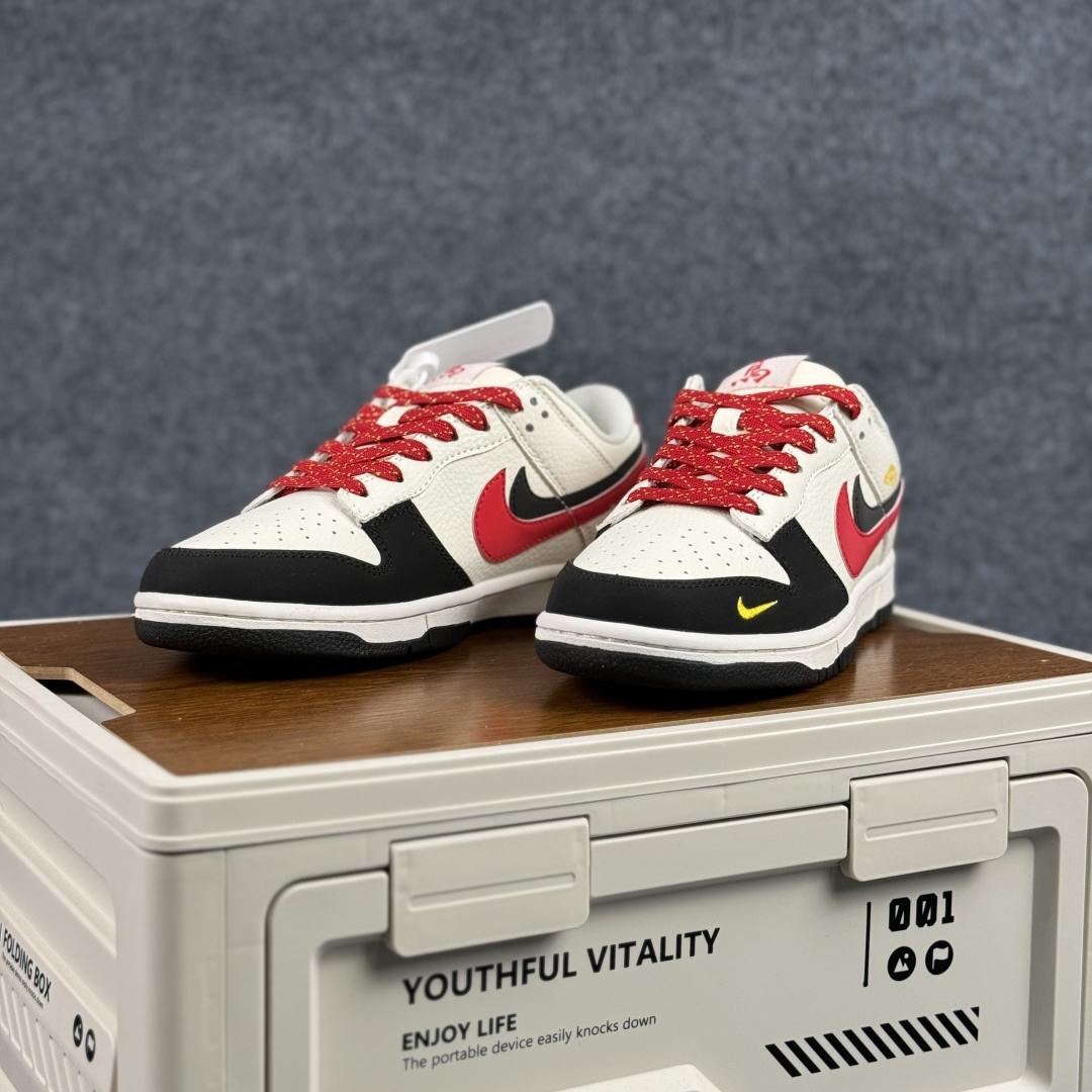 280 XD6188-055 Nike Dunk Low 马年限定 红金撞色自带年味小勾暗藏马年图腾-Chinese UA Cheap High Quatity Brand Clothes Bags handbags Sneakers wholesale wholesaler seller from China Factory suppliers Fashion Clothing Shoes best Quality Beautiful Price 280 XD6188-055 Nike Dunk Low 马年限定 红金撞色自带年味小勾暗藏马年图腾
