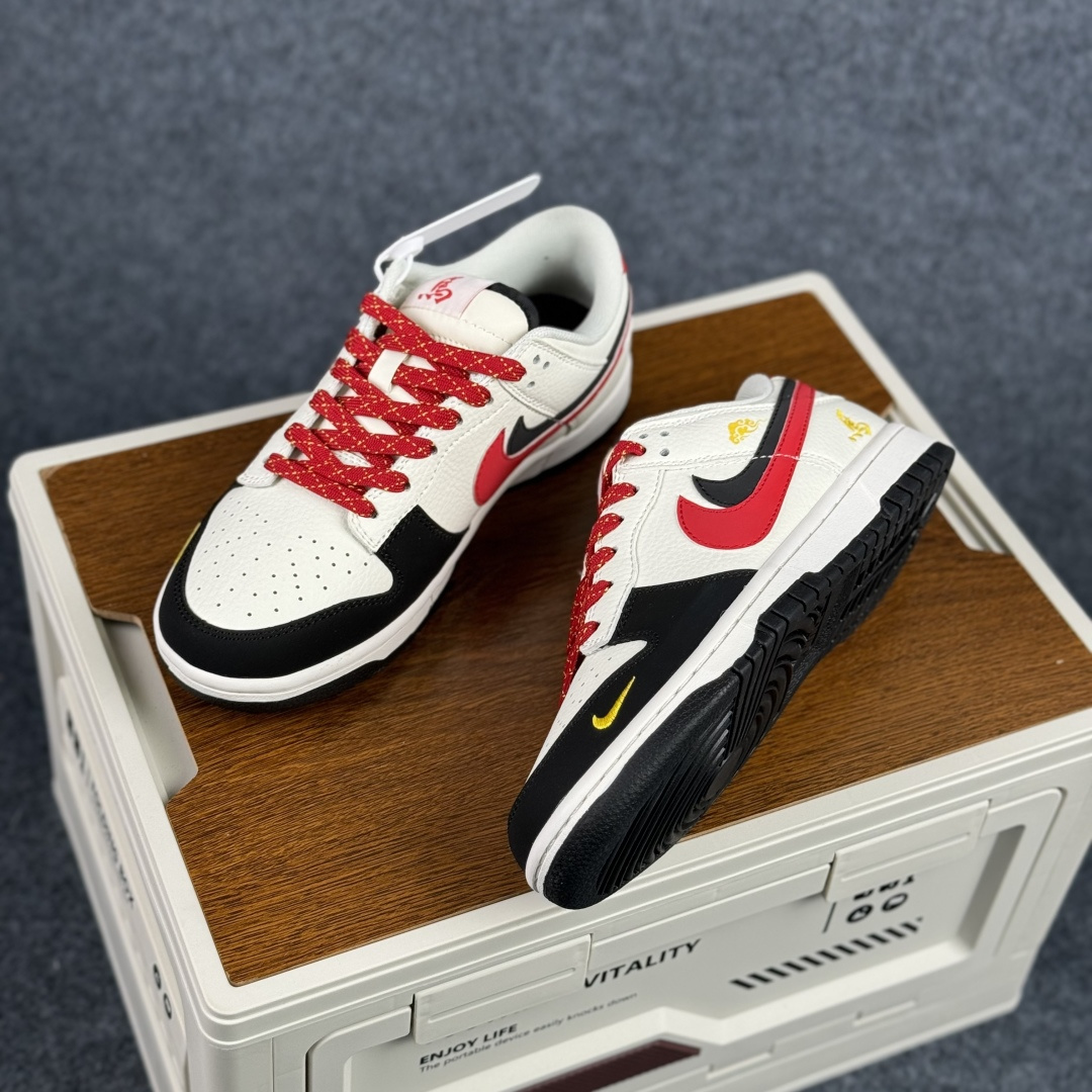 280 XD6188-055 Nike Dunk Low 马年限定 红金撞色自带年味小勾暗藏马年图腾-Chinese UA Cheap High Quatity Brand Clothes Bags handbags Sneakers wholesale wholesaler seller from China Factory suppliers Fashion Clothing Shoes best Quality Beautiful Price 280 XD6188-055 Nike Dunk Low 马年限定 红金撞色自带年味小勾暗藏马年图腾