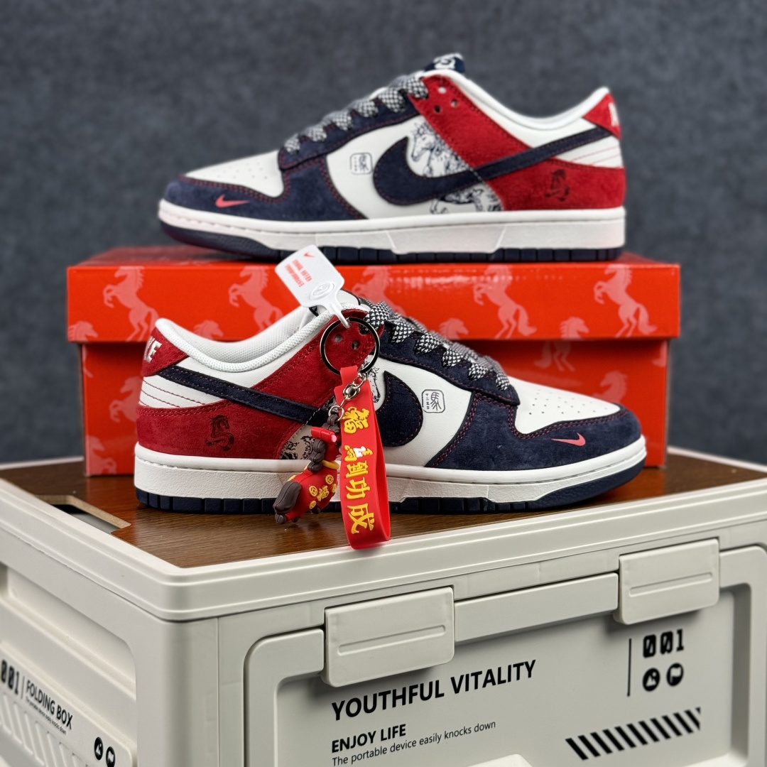 280 Nike SB Dunk Low 马年限定款 米红蓝勾 高端定制 低帮休闲板鞋 FC1688-246-Chinese UA Cheap High Quatity Brand Clothes Bags handbags Sneakers wholesale wholesaler seller from China Factory suppliers Fashion Clothing Shoes best Quality Beautiful Price 280 Nike SB Dunk Low 马年限定款 米红蓝勾 高端定制 低帮休闲板鞋 FC1688-246