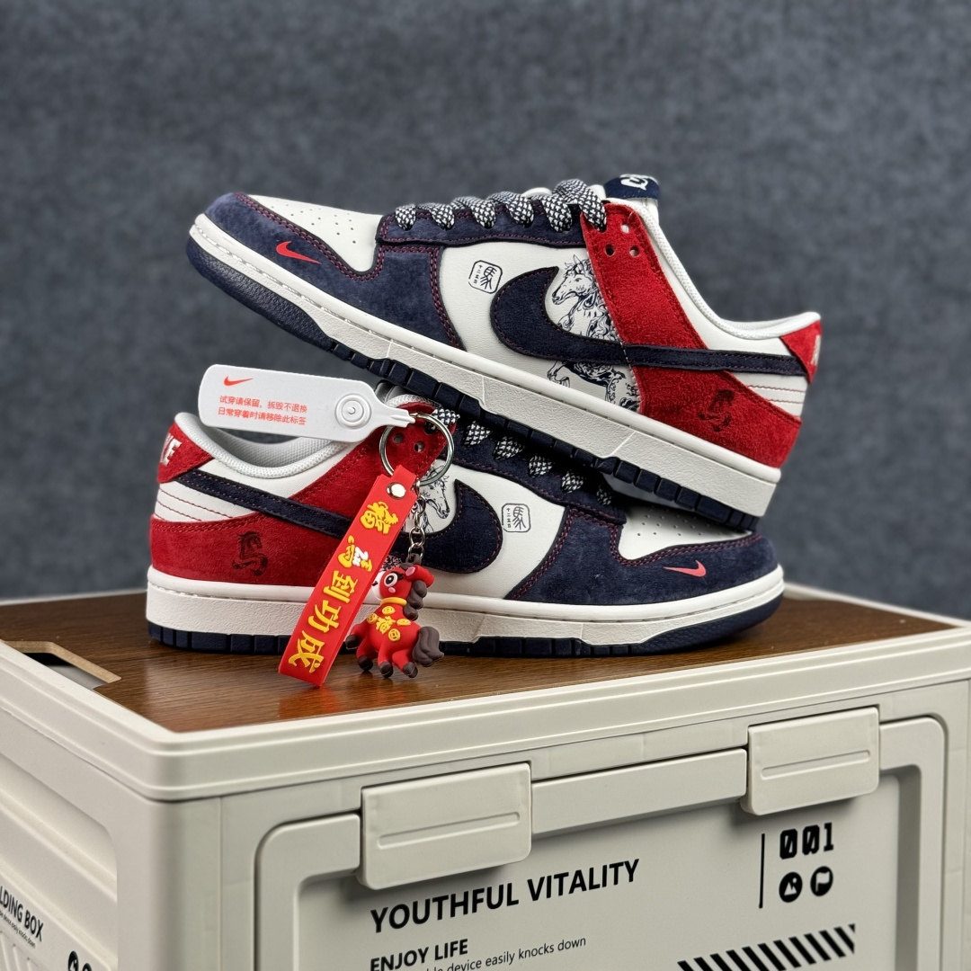 280 Nike SB Dunk Low 马年限定款 米红蓝勾 高端定制 低帮休闲板鞋 FC1688-246-Chinese UA Cheap High Quatity Brand Clothes Bags handbags Sneakers wholesale wholesaler seller from China Factory suppliers Fashion Clothing Shoes best Quality Beautiful Price 280 Nike SB Dunk Low 马年限定款 米红蓝勾 高端定制 低帮休闲板鞋 FC1688-246