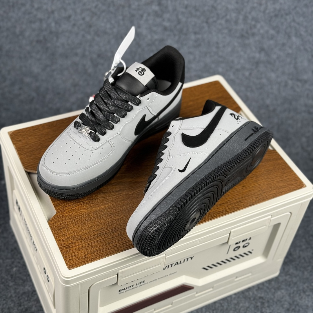 260 Nike Air Force 1'07 Low 马年限定 岩灰缀影 空军一号低帮休闲板鞋 IH1401-100-Chinese UA Cheap High Quatity Brand Clothes Bags handbags Sneakers wholesale wholesaler seller from China Factory suppliers Fashion Clothing Shoes best Quality Beautiful Price 260 Nike Air Force 1'07 Low 马年限定 岩灰缀影 空军一号低帮休闲板鞋 IH1401-100