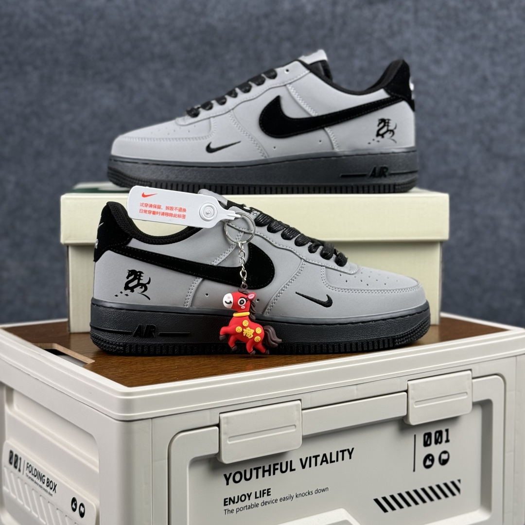 260 Nike Air Force 1'07 Low 马年限定 岩灰缀影 空军一号低帮休闲板鞋 IH1401-100-Chinese UA Cheap High Quatity Brand Clothes Bags handbags Sneakers wholesale wholesaler seller from China Factory suppliers Fashion Clothing Shoes best Quality Beautiful Price 260 Nike Air Force 1'07 Low 马年限定 岩灰缀影 空军一号低帮休闲板鞋 IH1401-100