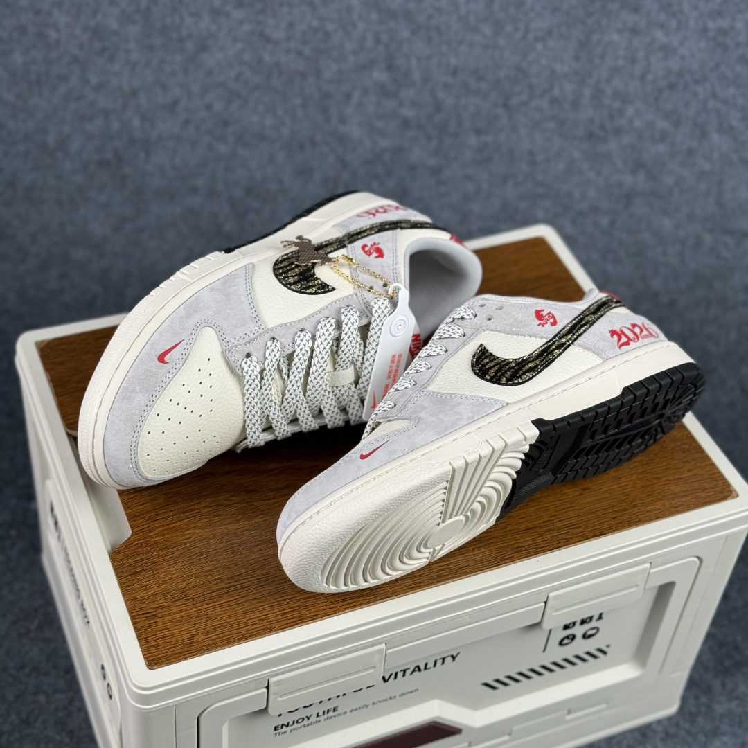 280 Nike SB Dunk Low 马年限定 这双鞋将生肖元素与街头潮流完美融合 LX1988-819-Chinese UA Cheap High Quatity Brand Clothes Bags handbags Sneakers wholesale wholesaler seller from China Factory suppliers Fashion Clothing Shoes best Quality Beautiful Price 280 Nike SB Dunk Low 马年限定 这双鞋将生肖元素与街头潮流完美融合 LX1988-819