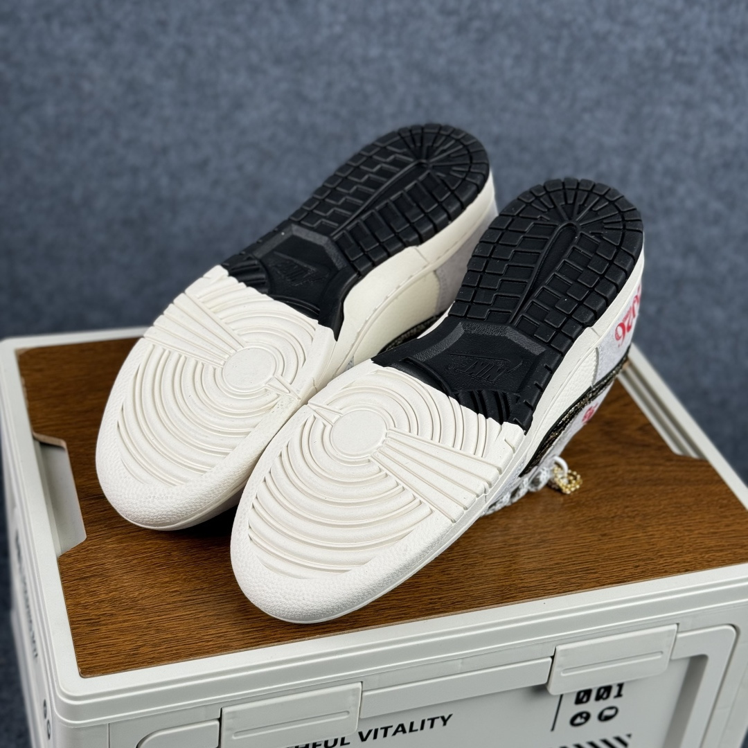 280 Nike SB Dunk Low 马年限定 这双鞋将生肖元素与街头潮流完美融合 LX1988-819-Chinese UA Cheap High Quatity Brand Clothes Bags handbags Sneakers wholesale wholesaler seller from China Factory suppliers Fashion Clothing Shoes best Quality Beautiful Price 280 Nike SB Dunk Low 马年限定 这双鞋将生肖元素与街头潮流完美融合 LX1988-819