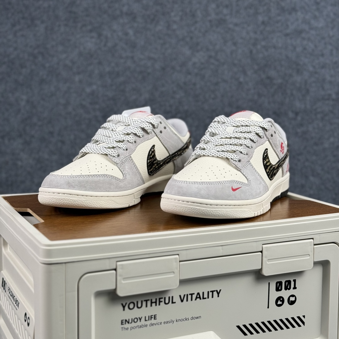 280 Nike SB Dunk Low 马年限定 这双鞋将生肖元素与街头潮流完美融合 LX1988-819-Chinese UA Cheap High Quatity Brand Clothes Bags handbags Sneakers wholesale wholesaler seller from China Factory suppliers Fashion Clothing Shoes best Quality Beautiful Price 280 Nike SB Dunk Low 马年限定 这双鞋将生肖元素与街头潮流完美融合 LX1988-819