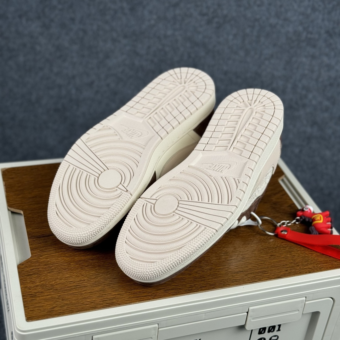 280 耐克/Nike Air Jordan 1 Low AJ1乔1倒勾 马年限定 SD6868-141-Chinese UA Cheap High Quatity Brand Clothes Bags handbags Sneakers wholesale wholesaler seller from China Factory suppliers Fashion Clothing Shoes best Quality Beautiful Price 280 耐克/Nike Air Jordan 1 Low AJ1乔1倒勾 马年限定 SD6868-141