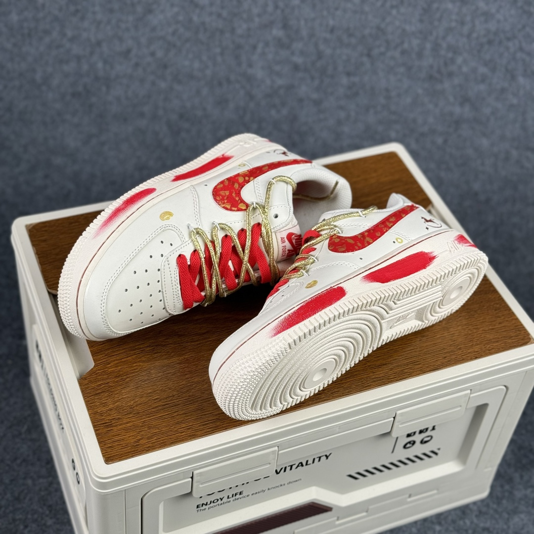 260 Nike Air Force 1'07 Low ”Lucky Steed Traces” 手绘涂鸦 马年限定 赤金瑞马 空军一号低帮休闲板鞋 SD2023-402-Chinese UA Cheap High Quatity Brand Clothes Bags handbags Sneakers wholesale wholesaler seller from China Factory suppliers Fashion Clothing Shoes best Quality Beautiful Price 260 Nike Air Force 1'07 Low ”Lucky Steed Traces” 手绘涂鸦 马年限定 赤金瑞马 空军一号低帮休闲板鞋 SD2023-402