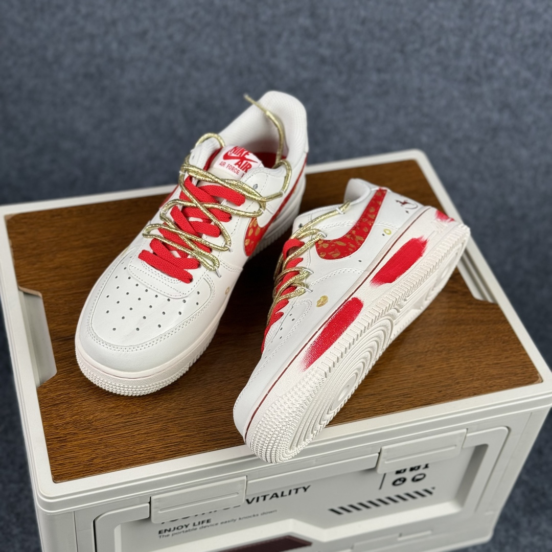 260 Nike Air Force 1'07 Low ”Lucky Steed Traces” 手绘涂鸦 马年限定 赤金瑞马 空军一号低帮休闲板鞋 SD2023-402-Chinese UA Cheap High Quatity Brand Clothes Bags handbags Sneakers wholesale wholesaler seller from China Factory suppliers Fashion Clothing Shoes best Quality Beautiful Price 260 Nike Air Force 1'07 Low ”Lucky Steed Traces” 手绘涂鸦 马年限定 赤金瑞马 空军一号低帮休闲板鞋 SD2023-402