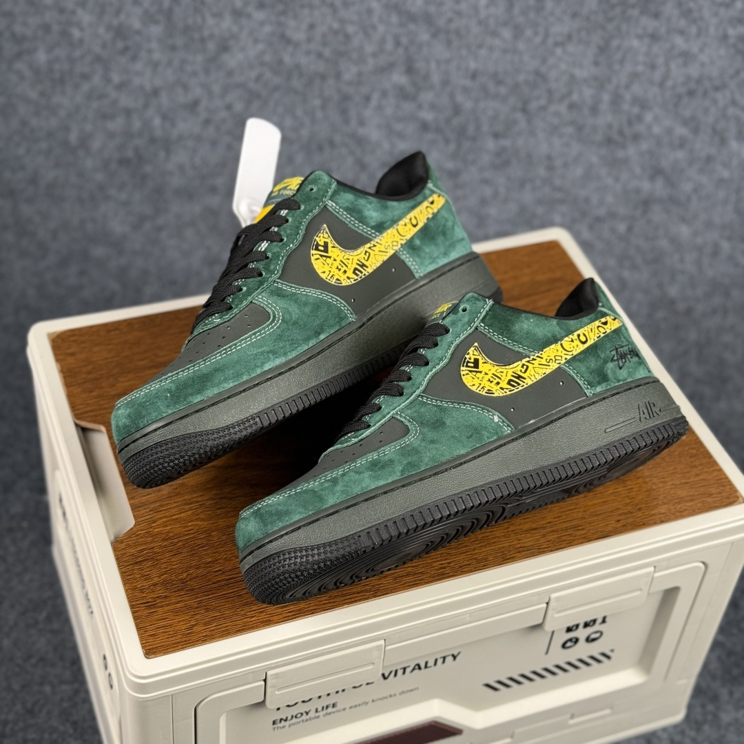 260 Nike Air Force 1 Low × Stüssy 墨绿联名款｜街头经典的质感重生 XL1979-137