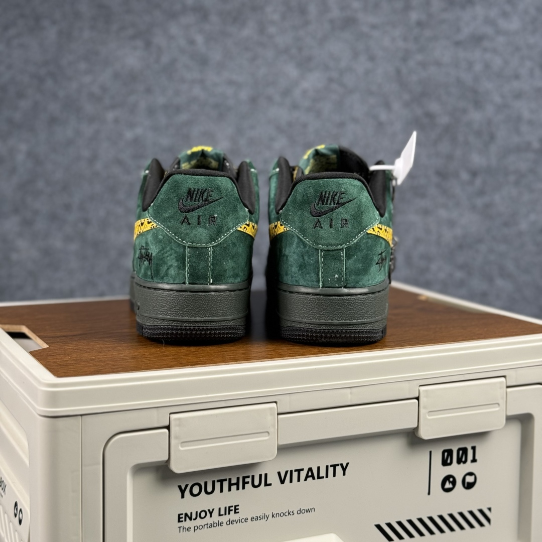 260 Nike Air Force 1 Low × Stüssy 墨绿联名款｜街头经典的质感重生 XL1979-137