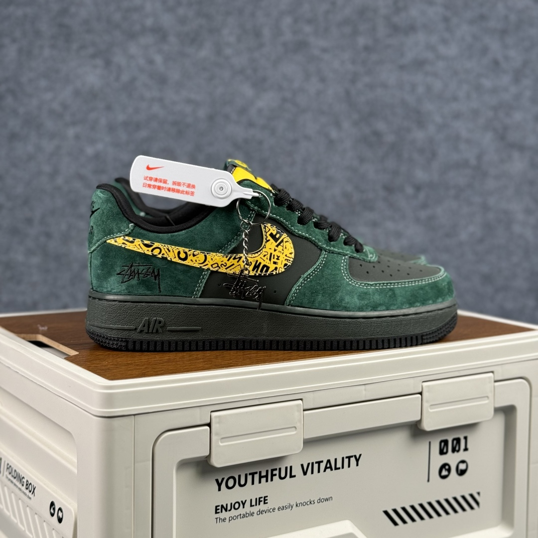 260 Nike Air Force 1 Low × Stüssy 墨绿联名款｜街头经典的质感重生 XL1979-137