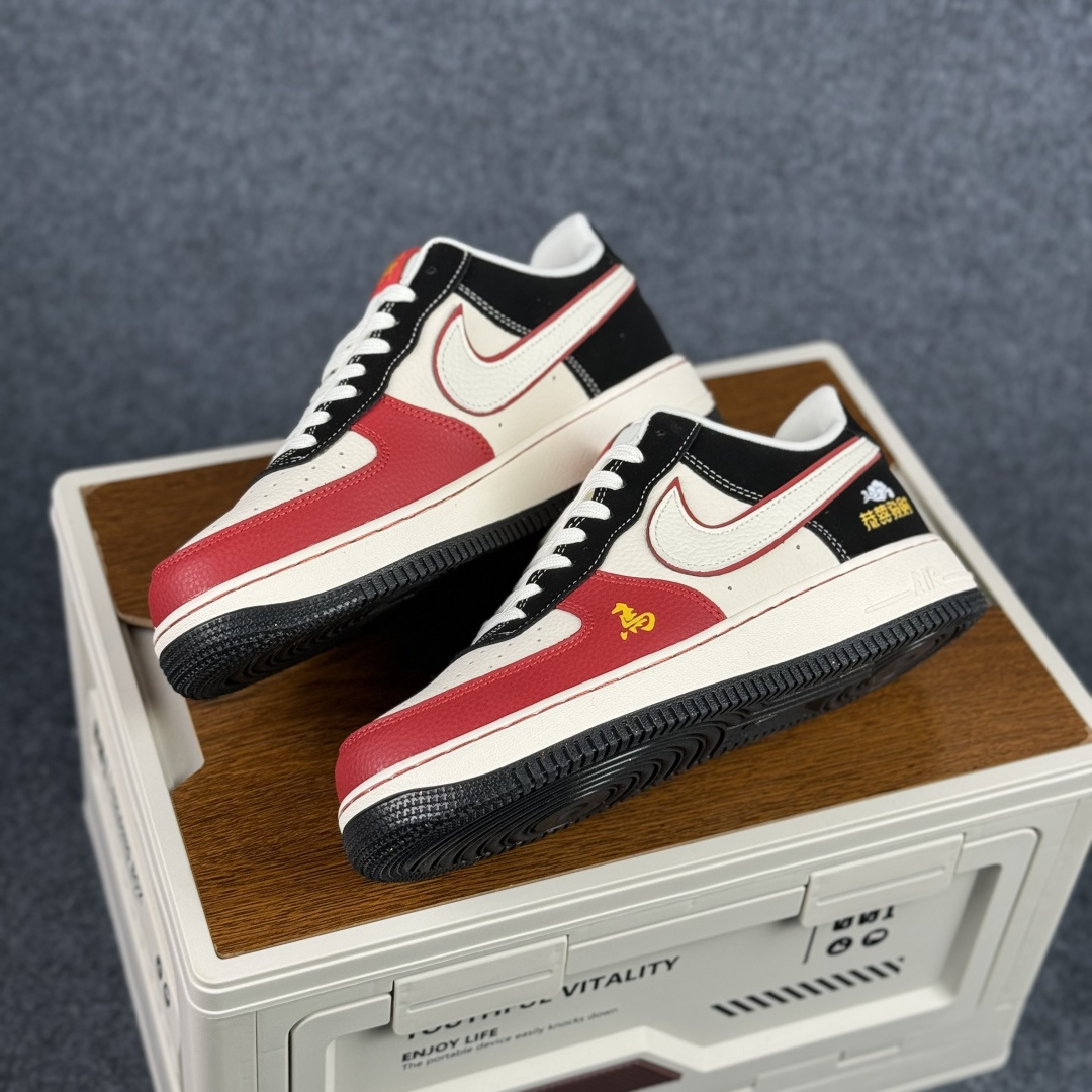 260 Nike Air Force 1'07 Low 马年限定 黑红恭喜发财 空军一号低帮休闲板鞋 DF0188-129-Chinese UA Cheap High Quatity Brand Clothes Bags handbags Sneakers wholesale wholesaler seller from China Factory suppliers Fashion Clothing Shoes best Quality Beautiful Price 260 Nike Air Force 1'07 Low 马年限定 黑红恭喜发财 空军一号低帮休闲板鞋 DF0188-129