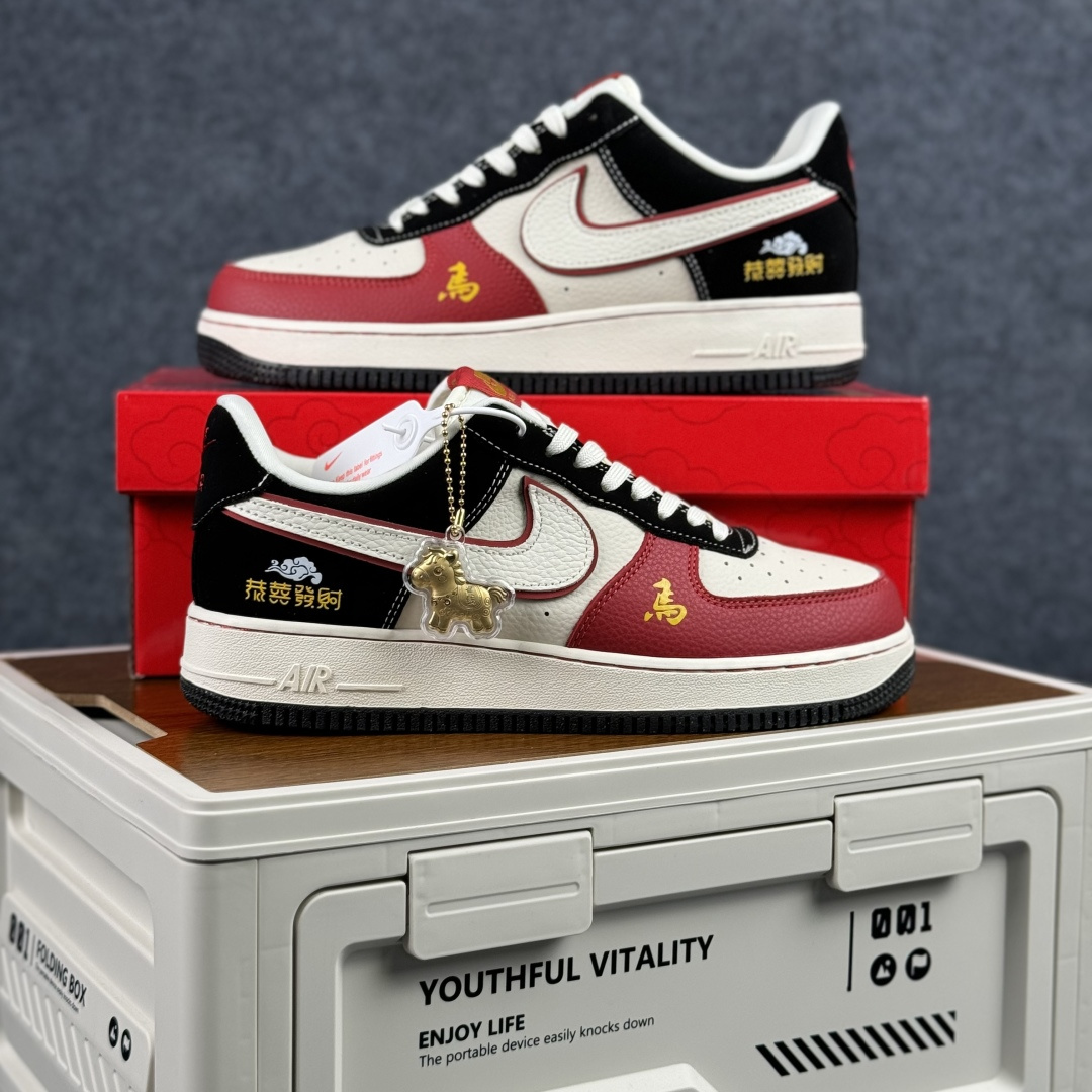 260 Nike Air Force 1'07 Low 马年限定 黑红恭喜发财 空军一号低帮休闲板鞋 DF0188-129-Chinese UA Cheap High Quatity Brand Clothes Bags handbags Sneakers wholesale wholesaler seller from China Factory suppliers Fashion Clothing Shoes best Quality Beautiful Price 260 Nike Air Force 1'07 Low 马年限定 黑红恭喜发财 空军一号低帮休闲板鞋 DF0188-129