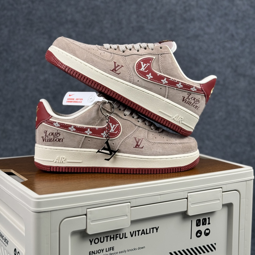 260 Nike Air Force 1'07 Low 灰红麂皮 空军一号低帮休闲板鞋 KL1688-002-Chinese UA Cheap High Quatity Brand Clothes Bags handbags Sneakers wholesale wholesaler seller from China Factory suppliers Fashion Clothing Shoes best Quality Beautiful Price 260 Nike Air Force 1'07 Low 灰红麂皮 空军一号低帮休闲板鞋 KL1688-002