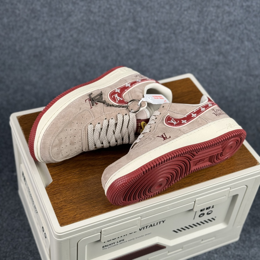 260 Nike Air Force 1'07 Low 灰红麂皮 空军一号低帮休闲板鞋 KL1688-002-Chinese UA Cheap High Quatity Brand Clothes Bags handbags Sneakers wholesale wholesaler seller from China Factory suppliers Fashion Clothing Shoes best Quality Beautiful Price 260 Nike Air Force 1'07 Low 灰红麂皮 空军一号低帮休闲板鞋 KL1688-002