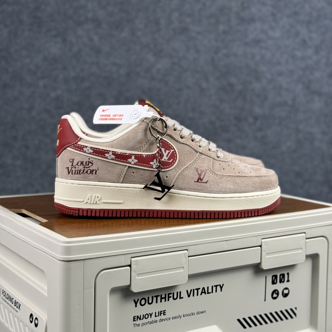 260 Nike Air Force 1'07 Low 灰红麂皮 空军一号低帮休闲板鞋 KL1688-002-Chinese UA Cheap High Quatity Brand Clothes Bags handbags Sneakers wholesale wholesaler seller from China Factory suppliers Fashion Clothing Shoes best Quality Beautiful Price 260 Nike Air Force 1'07 Low 灰红麂皮 空军一号低帮休闲板鞋 KL1688-002