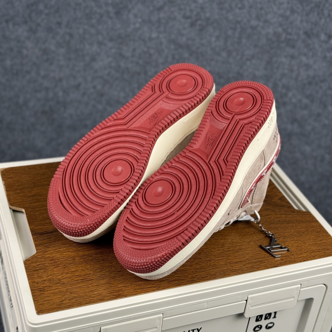 260 Nike Air Force 1'07 Low 灰红麂皮 空军一号低帮休闲板鞋 KL1688-002-Chinese UA Cheap High Quatity Brand Clothes Bags handbags Sneakers wholesale wholesaler seller from China Factory suppliers Fashion Clothing Shoes best Quality Beautiful Price 260 Nike Air Force 1'07 Low 灰红麂皮 空军一号低帮休闲板鞋 KL1688-002