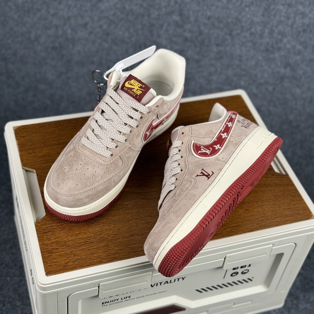260 Nike Air Force 1'07 Low 灰红麂皮 空军一号低帮休闲板鞋 KL1688-002-Chinese UA Cheap High Quatity Brand Clothes Bags handbags Sneakers wholesale wholesaler seller from China Factory suppliers Fashion Clothing Shoes best Quality Beautiful Price 260 Nike Air Force 1'07 Low 灰红麂皮 空军一号低帮休闲板鞋 KL1688-002