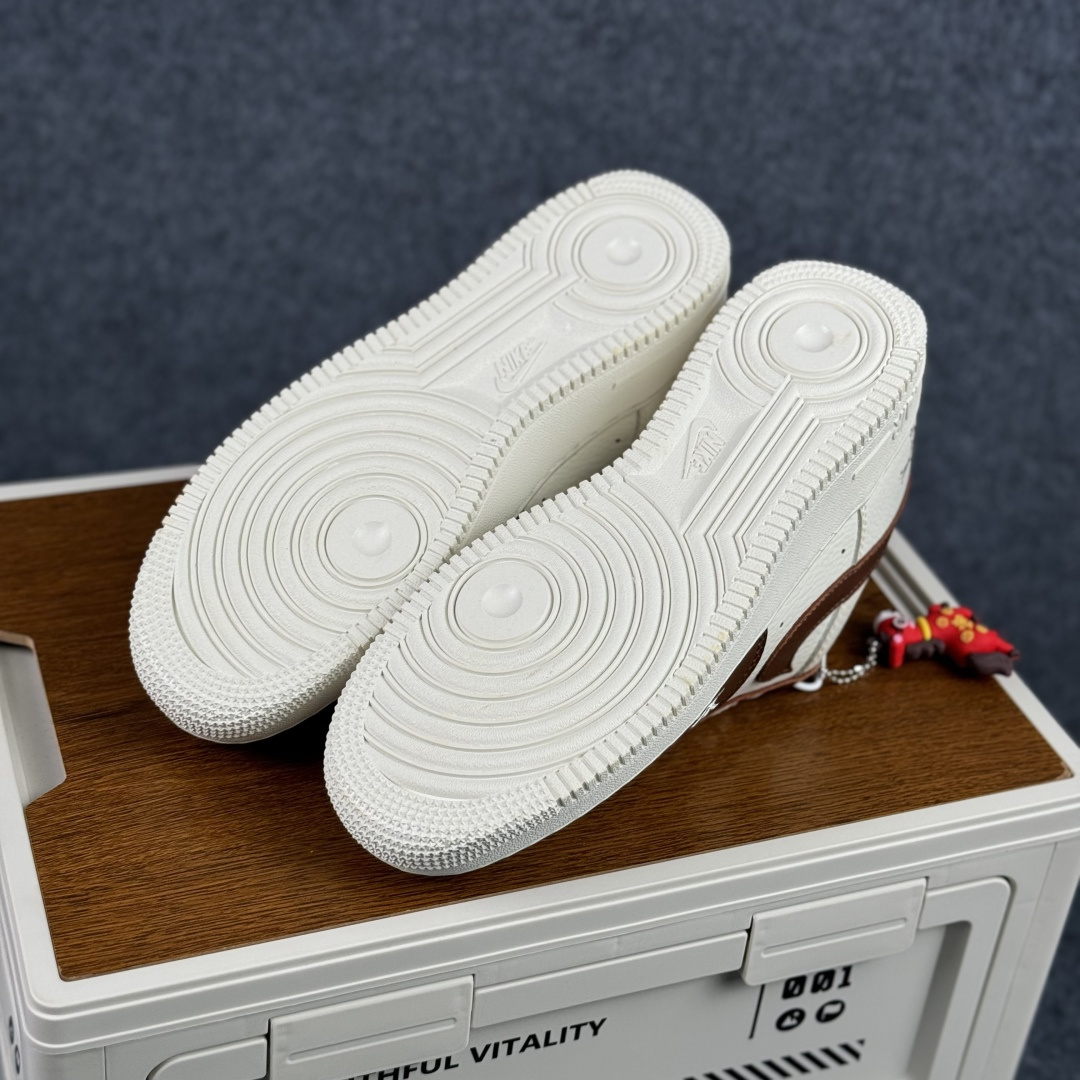 260 Nike Air Force 1‘07 Low 马年限定 棕韵奶白 空军一号低帮休闲板鞋 XY9025-008