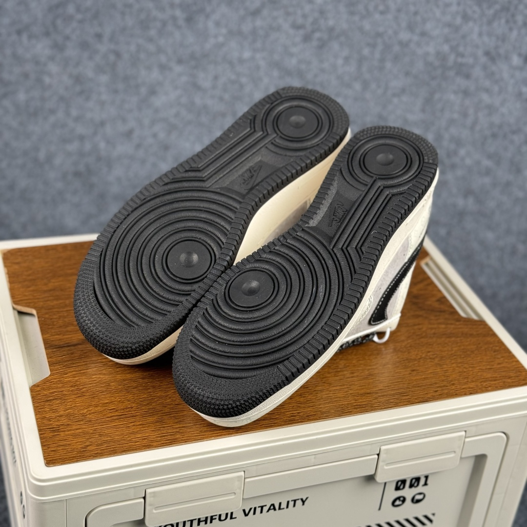 260 Nike Air Force 1 Low × LV 联名定制款|奢潮碰撞的顶流美学 CX5050-Y57-Chinese UA Cheap High Quatity Brand Clothes Bags handbags Sneakers wholesale wholesaler seller from China Factory suppliers Fashion Clothing Shoes best Quality Beautiful Price 260 Nike Air Force 1 Low × LV 联名定制款|奢潮碰撞的顶流美学 CX5050-Y57