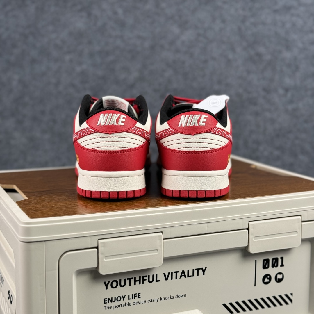 280 Nike Dunk Low 2026 丙午马年限定款 这款鞋融入祥云纹样刺绣 KG6699-F21-Chinese UA Cheap High Quatity Brand Clothes Bags handbags Sneakers wholesale wholesaler seller from China Factory suppliers Fashion Clothing Shoes best Quality Beautiful Price 280 Nike Dunk Low 2026 丙午马年限定款 这款鞋融入祥云纹样刺绣 KG6699-F21