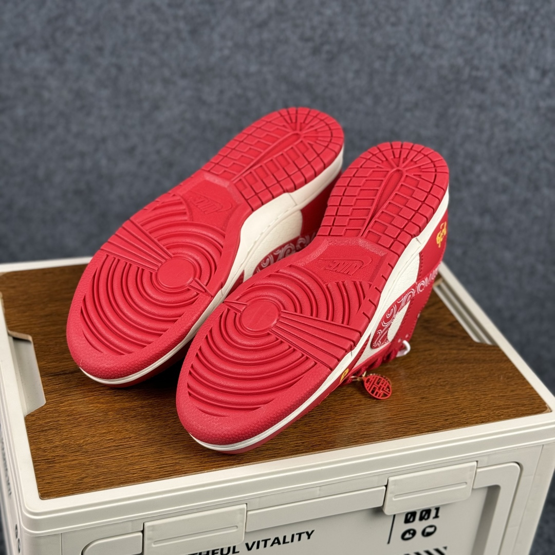 280 Nike Dunk Low 2026 丙午马年限定款 这款鞋融入祥云纹样刺绣 KG6699-F21-Chinese UA Cheap High Quatity Brand Clothes Bags handbags Sneakers wholesale wholesaler seller from China Factory suppliers Fashion Clothing Shoes best Quality Beautiful Price 280 Nike Dunk Low 2026 丙午马年限定款 这款鞋融入祥云纹样刺绣 KG6699-F21
