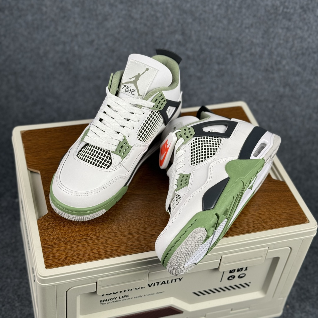 300 W版 Air Jordan AJ4 ”Metallic Gold” 鼠尾草 乔丹AJ4代中帮复古休闲篮球鞋 AQ9129-103