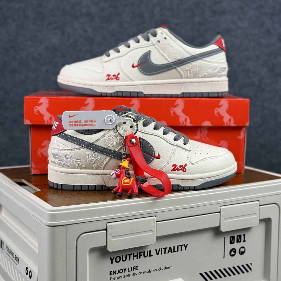 280 NIKE DUNK SB LOW 全新配色 马年限定 定制Dunk SB顾名思义 DX2688-015-Chinese UA Cheap High Quatity Brand Clothes Bags handbags Sneakers wholesale wholesaler seller from China Factory suppliers Fashion Clothing Shoes best Quality Beautiful Price 280 NIKE DUNK SB LOW 全新配色 马年限定 定制Dunk SB顾名思义 DX2688-015