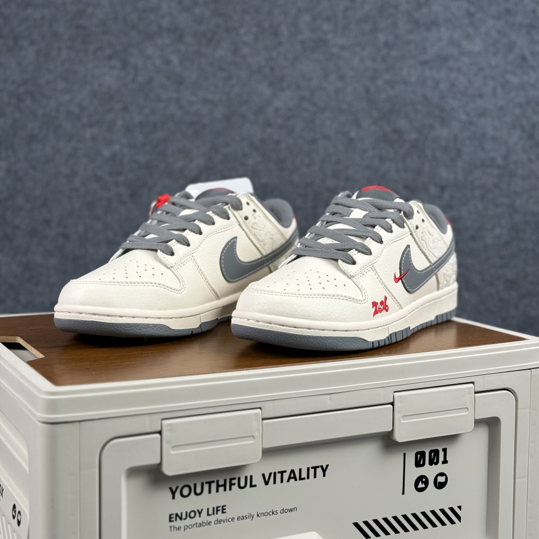 280 NIKE DUNK SB LOW 全新配色 马年限定 定制Dunk SB顾名思义 DX2688-015-Chinese UA Cheap High Quatity Brand Clothes Bags handbags Sneakers wholesale wholesaler seller from China Factory suppliers Fashion Clothing Shoes best Quality Beautiful Price 280 NIKE DUNK SB LOW 全新配色 马年限定 定制Dunk SB顾名思义 DX2688-015