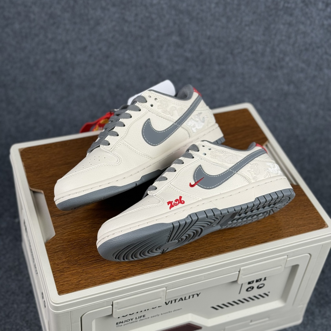 280 NIKE DUNK SB LOW 全新配色 马年限定 定制Dunk SB顾名思义 DX2688-015-Chinese UA Cheap High Quatity Brand Clothes Bags handbags Sneakers wholesale wholesaler seller from China Factory suppliers Fashion Clothing Shoes best Quality Beautiful Price 280 NIKE DUNK SB LOW 全新配色 马年限定 定制Dunk SB顾名思义 DX2688-015