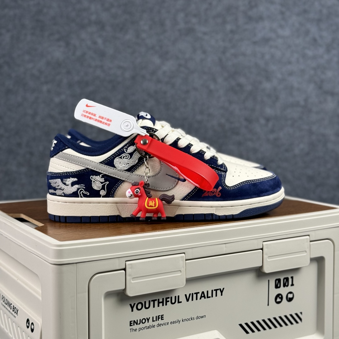 280 NIKE DUNK SB LOW 全新配色 马年限定 定制Dunk SB顾名思义 FF9989-025-Chinese UA Cheap High Quatity Brand Clothes Bags handbags Sneakers wholesale wholesaler seller from China Factory suppliers Fashion Clothing Shoes best Quality Beautiful Price 280 NIKE DUNK SB LOW 全新配色 马年限定 定制Dunk SB顾名思义 FF9989-025