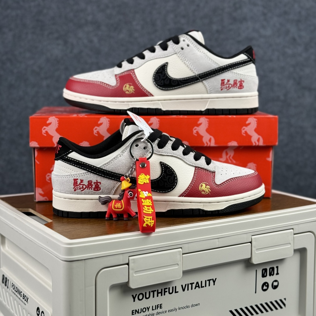 280 NIKE DUNK SB LOW 全新配色 马年限定 ZH2598-803-Chinese UA Cheap High Quatity Brand Clothes Bags handbags Sneakers wholesale wholesaler seller from China Factory suppliers Fashion Clothing Shoes best Quality Beautiful Price 280 NIKE DUNK SB LOW 全新配色 马年限定 ZH2598-803